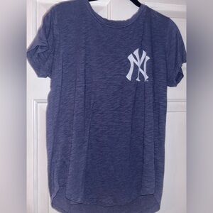 Women’s Tailgate Yankee Blue and White Graphic Tee